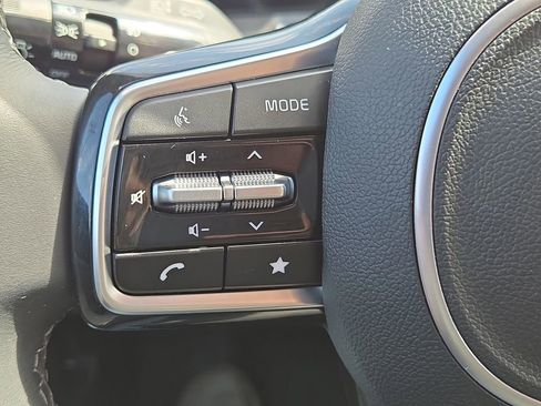 Certified 2024 Kia Sorento SX image 31