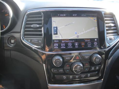 Used 2020 Jeep Grand Cherokee Altitude AWD/4WD image 4