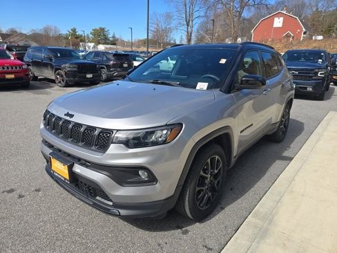 Used 2023 Jeep Compass Altitude w/ Convenience Group image 3