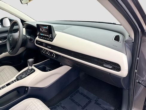 Certified 2023 Honda HR-V LX image 31