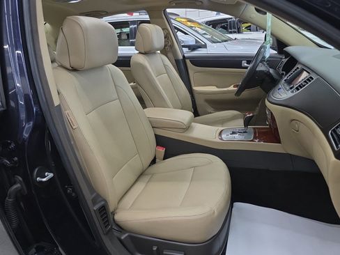 Used 2013 Hyundai Genesis 3.8 w/ Premium Pkg RWD image 9