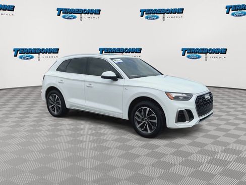 Used 2022 Audi Q5 2.0T Premium w/ Convenience Package AWD/4WD image 2