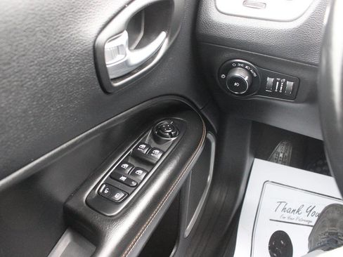 Used 2019 Jeep Compass Latitude w/ Cold Weather Group image 14