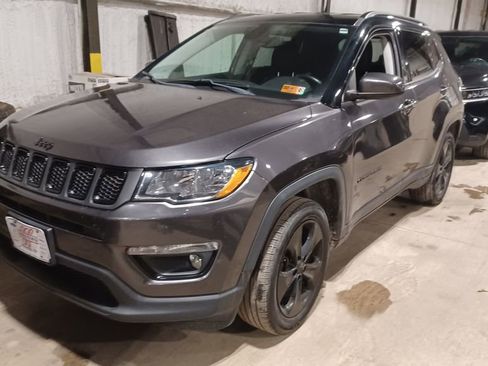 Used 2019 Jeep Compass Altitude image 1