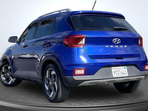 Used 2023 Hyundai Venue Limited FWD image 2