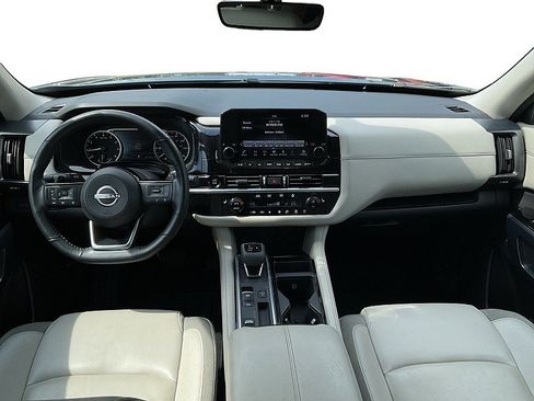 Used 2025 Nissan Pathfinder SL FWD image 13
