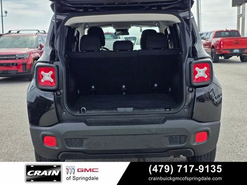 Used 2018 Jeep Renegade Latitude AWD/4WD image 7