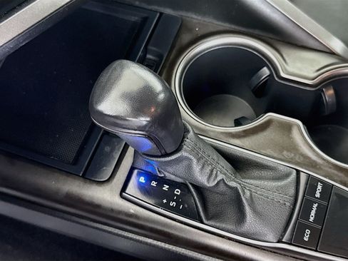 Used 2022 Toyota Camry SE FWD image 20