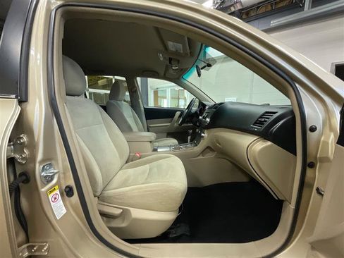 Used 2012 Toyota Highlander FWD w/ Tech Pkg image 24