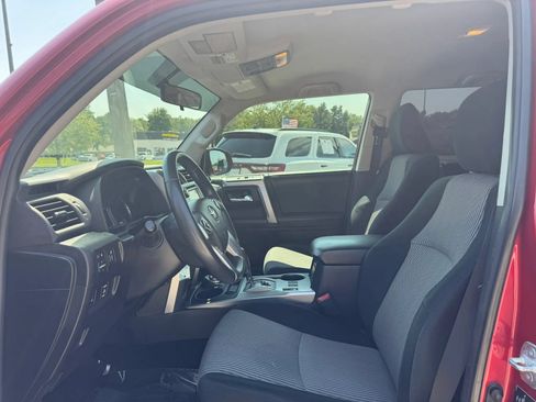 Used 2016 Toyota 4Runner SR5 AWD/4WD image 13