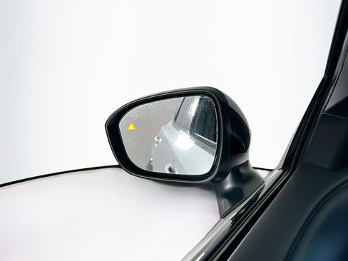 Used 2023 Nissan Ariya AWD image 16