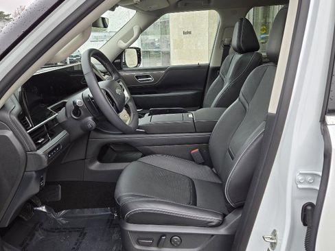 Certified 2026 INFINITI QX80 Luxe w/ Cargo Package AWD/4WD image 4