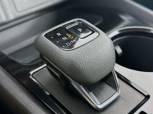 Used 2024 Nissan Rogue S AWD/4WD image 24