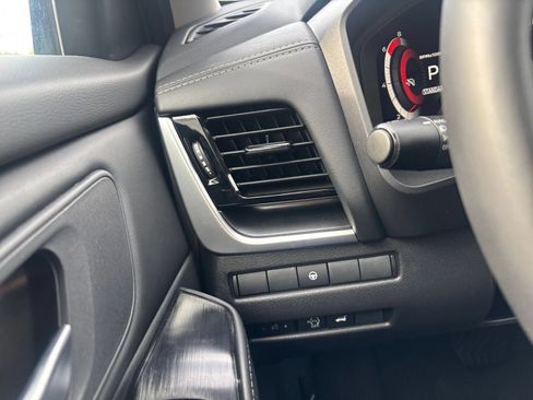 Used 2026 Nissan Rogue SL FWD image 36