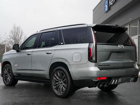Used 2023 Cadillac Escalade V w/ LPO, ONYX Package image 4