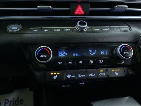 Used 2024 Hyundai Elantra SEL w/ Convenience Package image 23