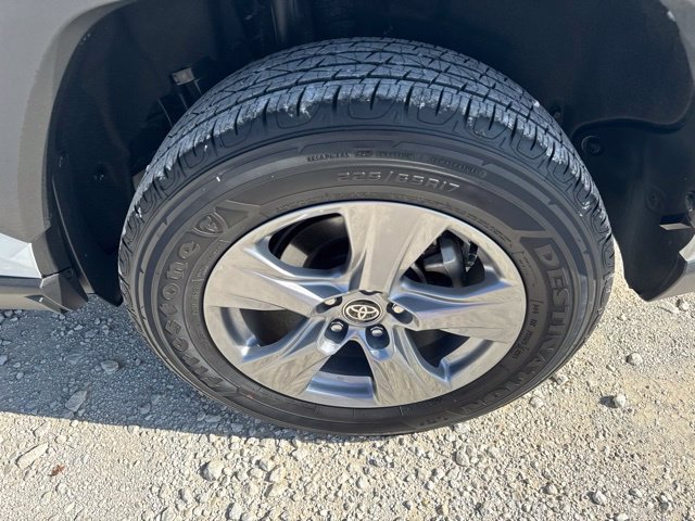 Used 2025 Toyota RAV4 XLE AWD/4WD image 19