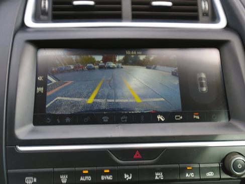 Used 2019 Jaguar E-PACE image 9