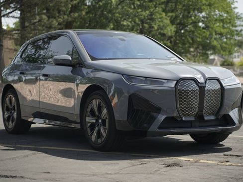 Certified 2024 BMW iX xDrive50 w/ Premium Package AWD/4WD image 7