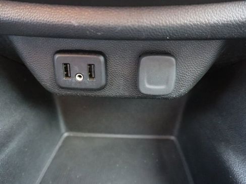 Used 2019 Chevrolet Traverse LT image 16