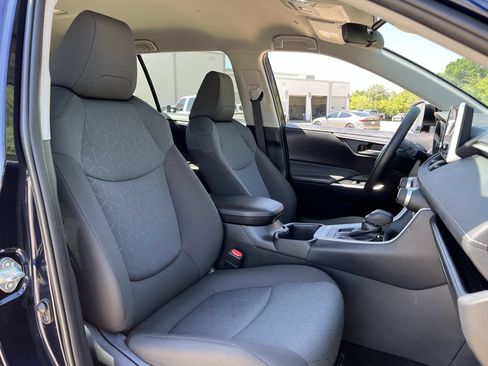 Used 2025 Toyota RAV4 XLE AWD/4WD image 25