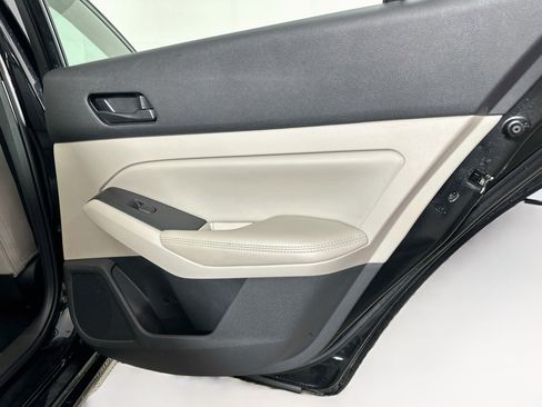 Used 2025 Nissan Altima 2.5 SV FWD image 28