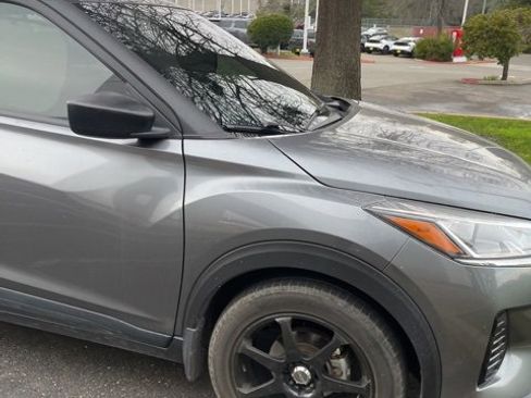 Used 2021 Nissan Kicks S image 5