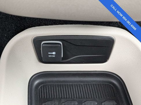 Used 2024 Chrysler Pacifica Touring-L FWD image 25