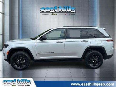 Certified 2025 Jeep Grand Cherokee Altitude AWD/4WD image 6
