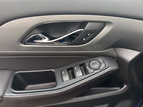 Used 2023 Chevrolet Traverse LT image 18