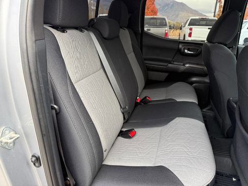 Used 2020 Toyota Tacoma TRD Sport 4x4 4dr Double Cab 5 image 24