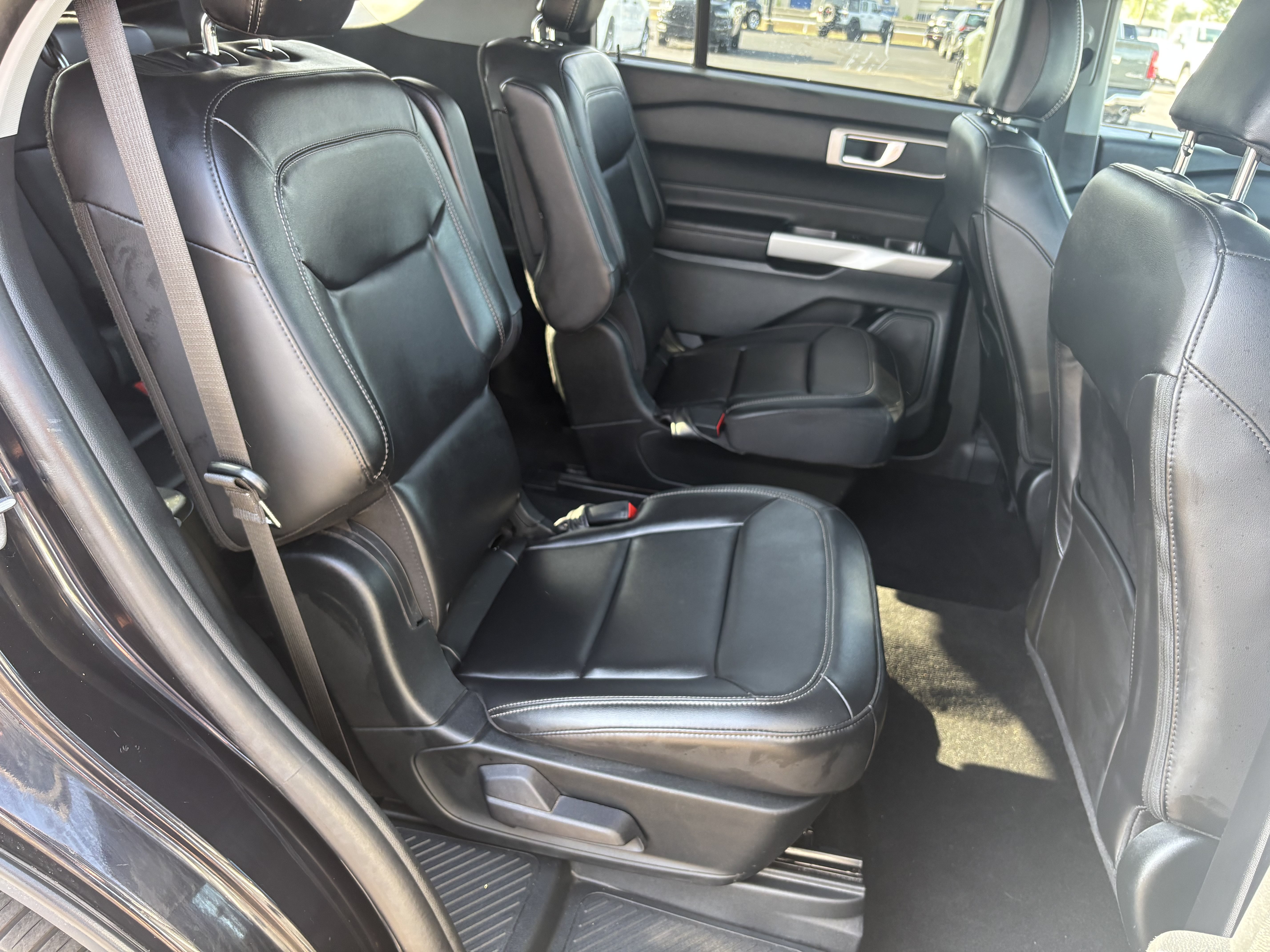 Used 2023 Ford Explorer XLT w/ Equipment Group 202A AWD/4WD image 26