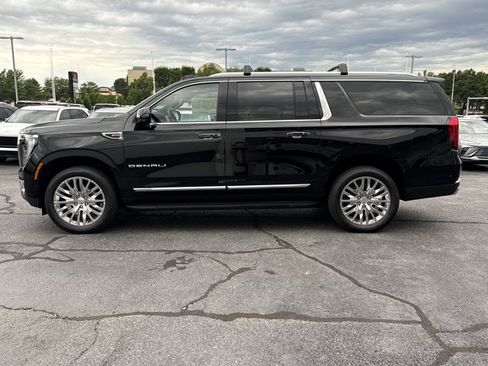 New 2026 GMC Yukon XL Denali w/ LPO, Floor Liner Package AWD/4WD image 12