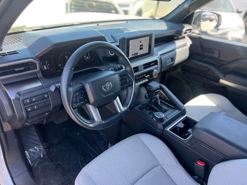 Used 2025 Toyota 4Runner SR5 AWD/4WD image 15