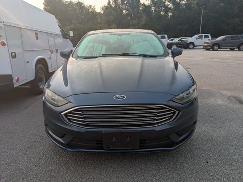Used 2018 Ford Fusion SE w/ Fusion SE Technology Package FWD image 5