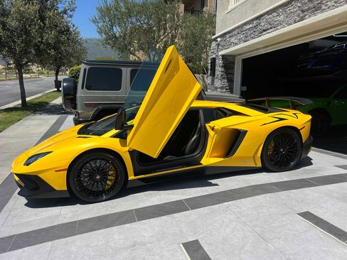 Used 2016 Lamborghini Aventador LP 750-4 Superveloce AWD/4WD image 1