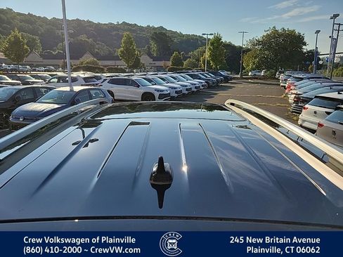 Used 2023 Volkswagen Atlas SEL AWD/4WD image 32