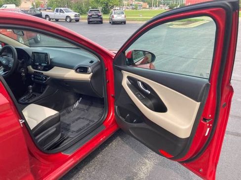 Used 2020 Hyundai Elantra GT FWD image 25