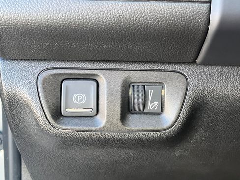 Used 2023 GMC Acadia SLT image 28