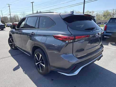 Used 2022 Toyota Highlander XSE AWD/4WD image 8