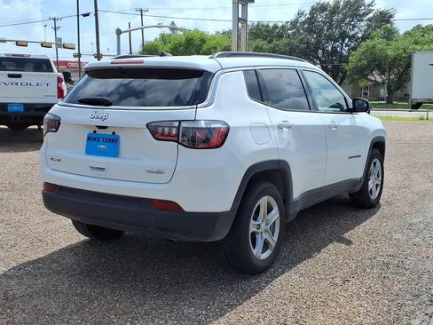 Used 2024 Jeep Compass Latitude AWD/4WD image 3