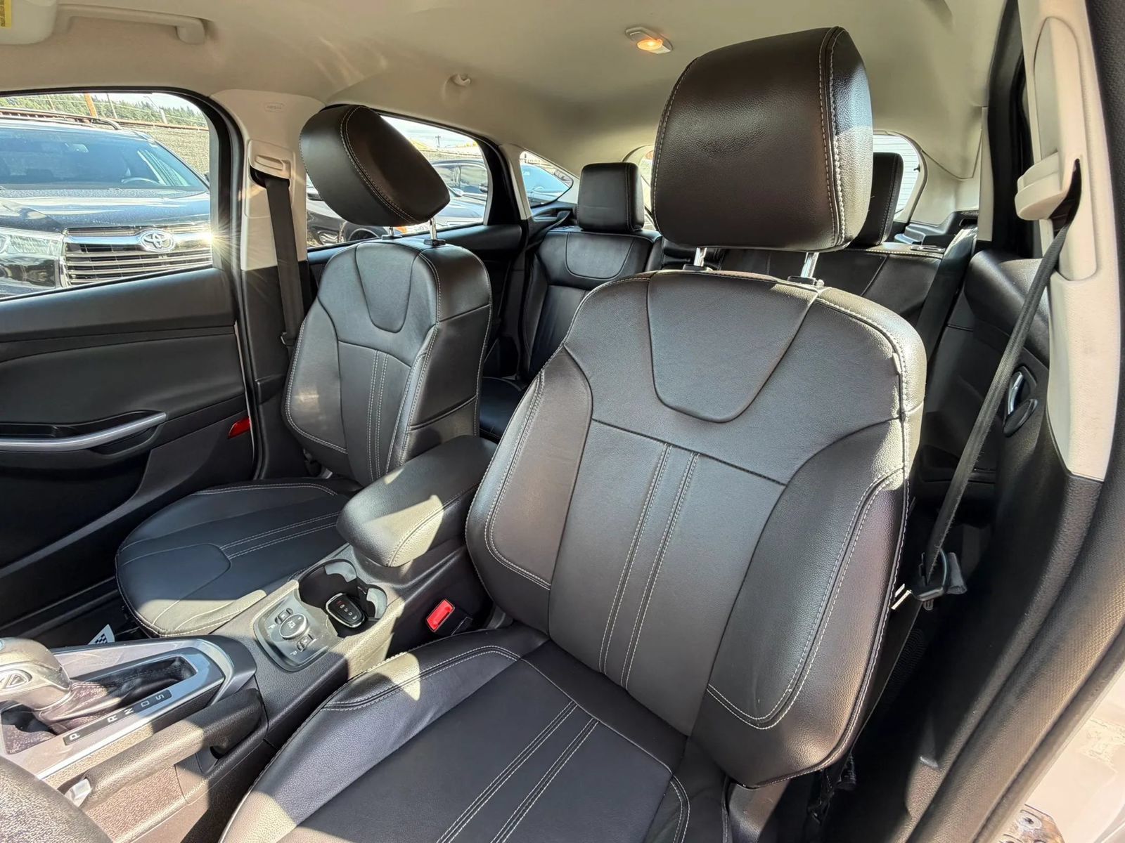 Used 2014 Ford Focus Titanium FWD image 25