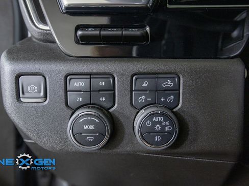 Used 2025 Chevrolet Silverado 1500 High Country w/ Technology Package AWD/4WD image 13