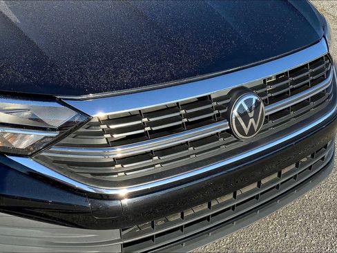 Used 2024 Volkswagen Jetta SE image 28