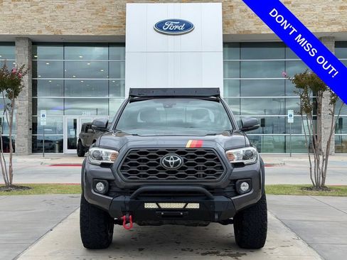 Used 2021 Toyota Tacoma TRD Off-Road w/ Technology Package AWD/4WD image 2