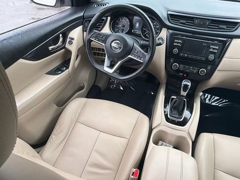 Used 2017 Nissan Rogue SV FWD image 19