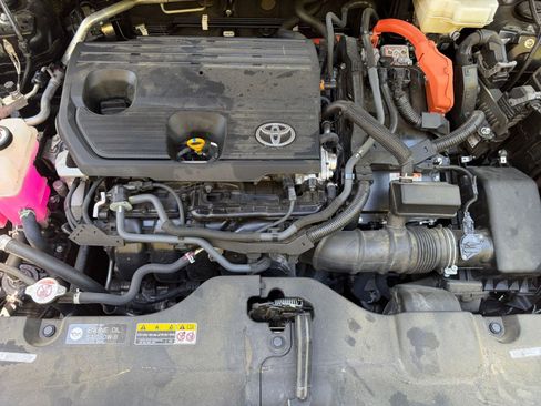 Used 2025 Toyota Crown XLE image 28