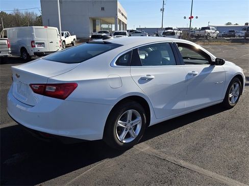 Used 2025 Chevrolet Malibu LS w/ Driver Confidence Package image 3