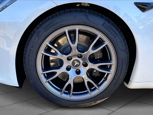 Used 2022 Tesla Model S image 9