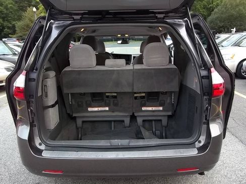 Used 2015 Toyota Sienna LE FWD image 16
